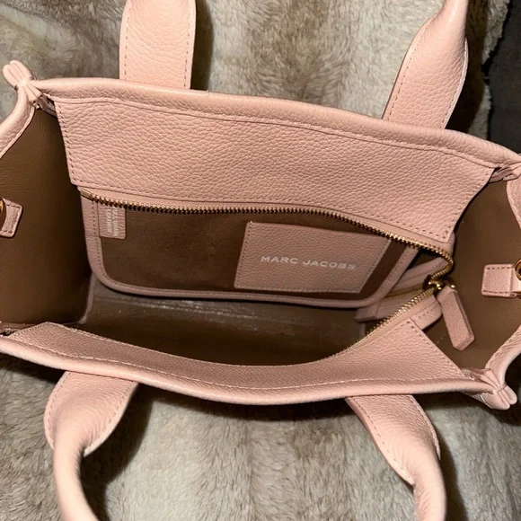 Marc Jacobs The Leather Small Tote Bag - Rose - Picture 10 of 10